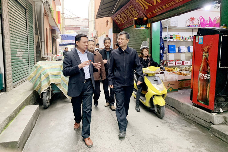 省人大社会建设委员会副主任委员翟四虎一行深入老城办培新街社区调研