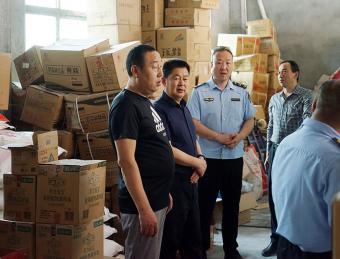 李朝华深入包保责任企业督导检查食品安全工作